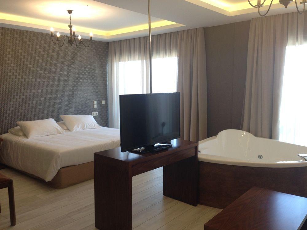 Elegance Luxury Executive Suites - Adults Only Tragáki Kültér fotó